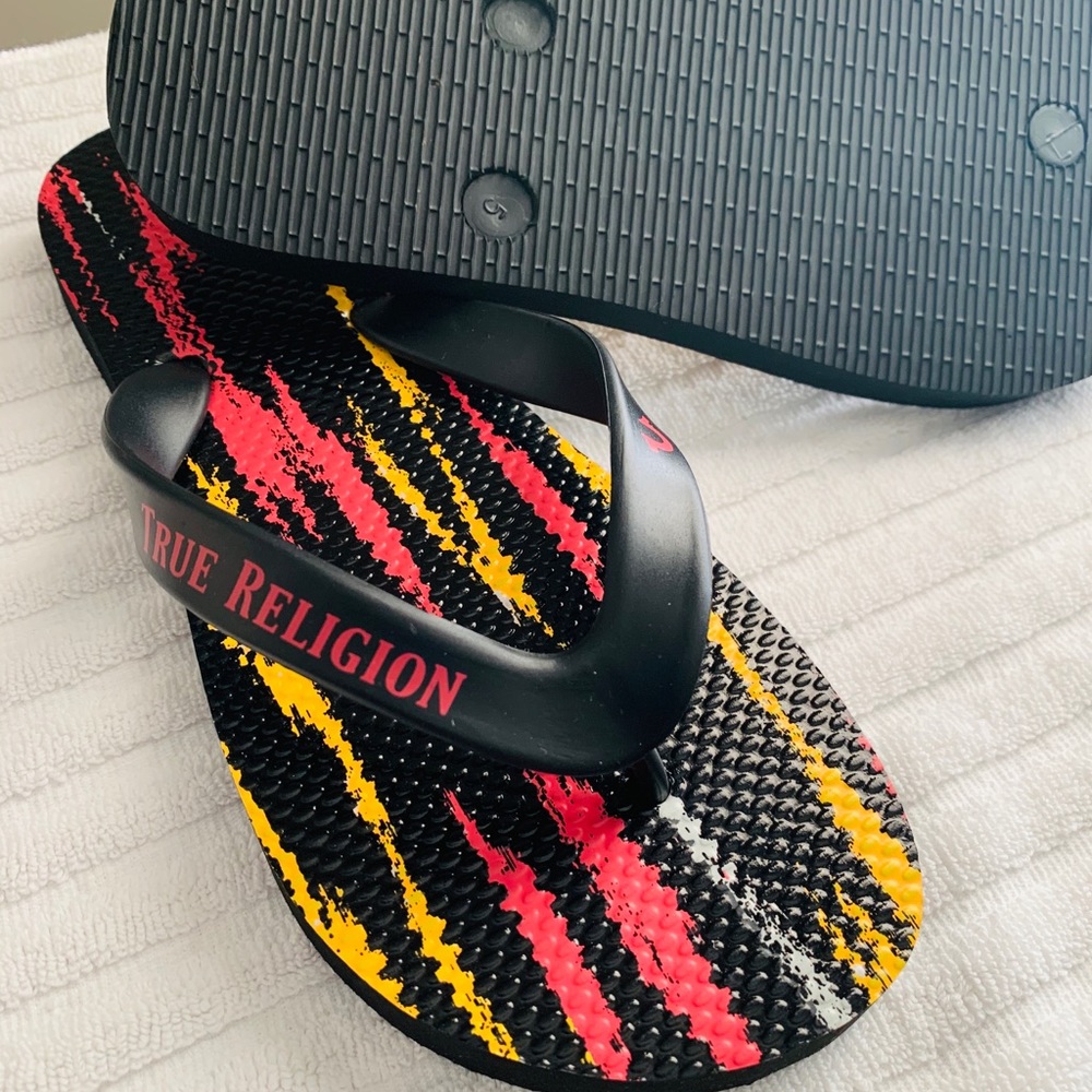 True Religion Women’s Flip Flops NEW